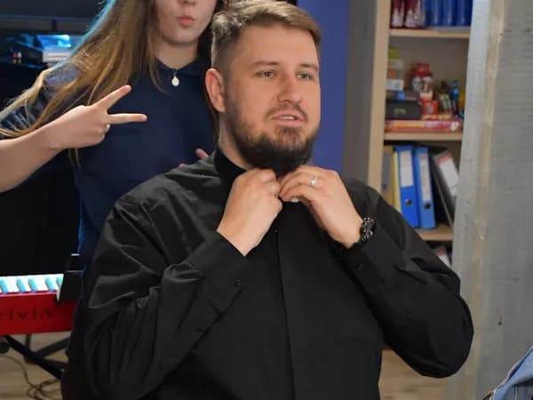 Zdjęcie do wpisu: Bóg, ekrany i hipokryzja: Dlaczego współczesny człowiek gubi wiarę?